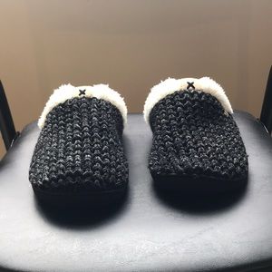 Dearfoams Woman’s Indoor/Outdoor Slippers